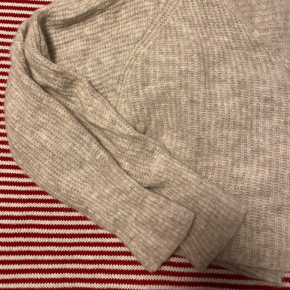✨SOLD✨Babaton Tessin Sweater (in light grey/oatmeal color) - Picture 2 of 9